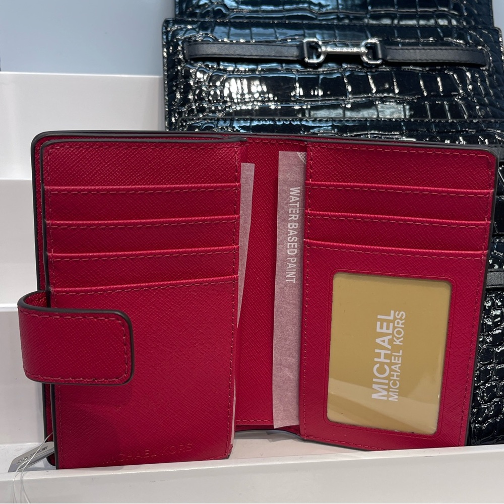 MICHAEL KORS Medium Saffiano Leather Bifold ZP CN Wallet
COLOR DK RASPBERRY
NWT - Picture 10 of 16